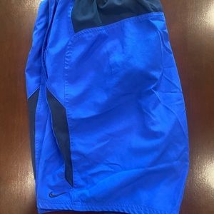 Nike Men’s L Swim Trunks